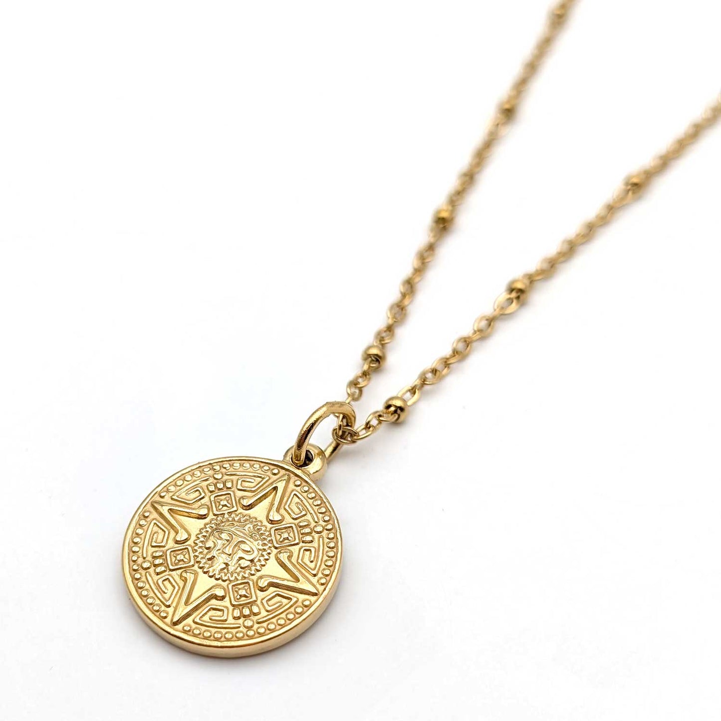 Médaillon doré d'inspiration aztèque 20mm - Gravure fine soleil central - Fait main en France