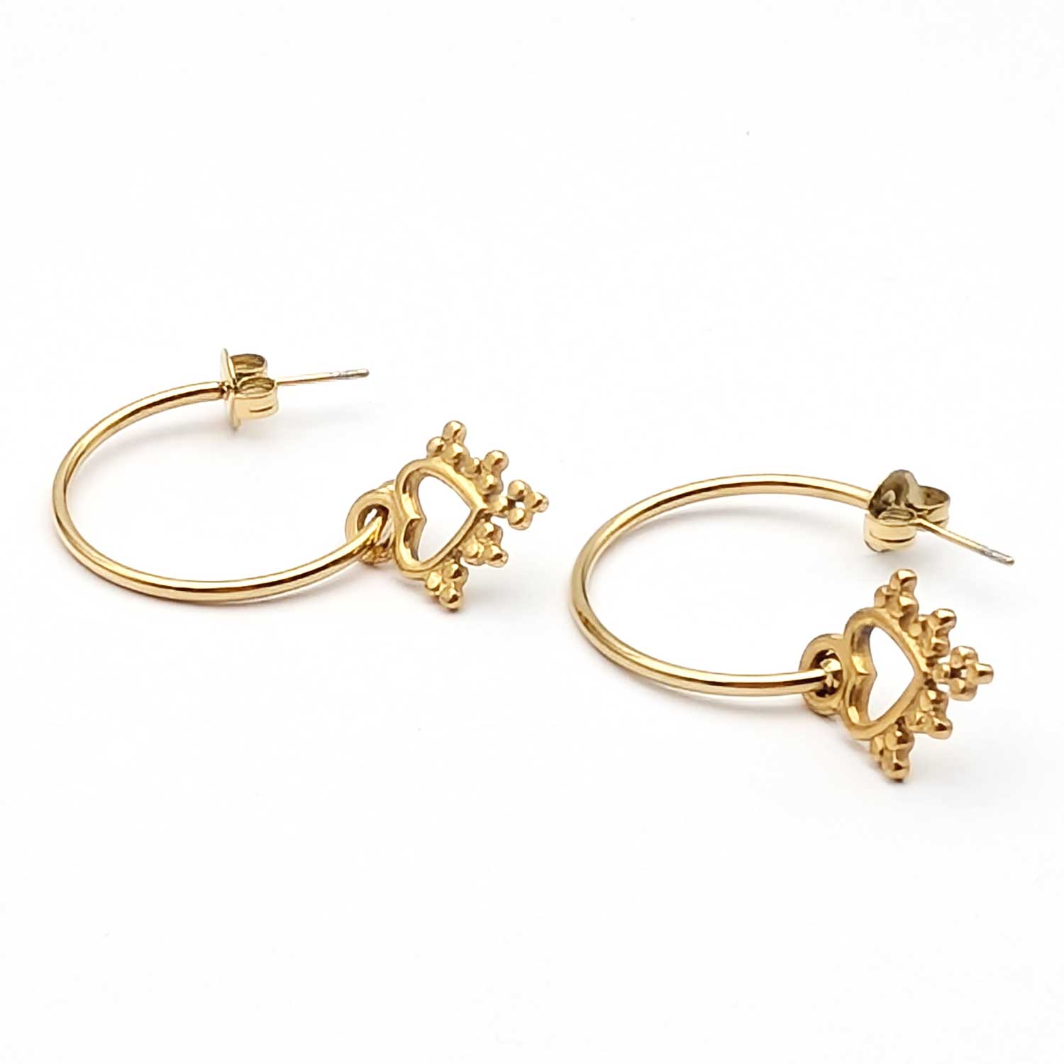 boucles d'oreilles demi créoles avec pendentif grand coeur en acier inoxydable doré assemblé en france