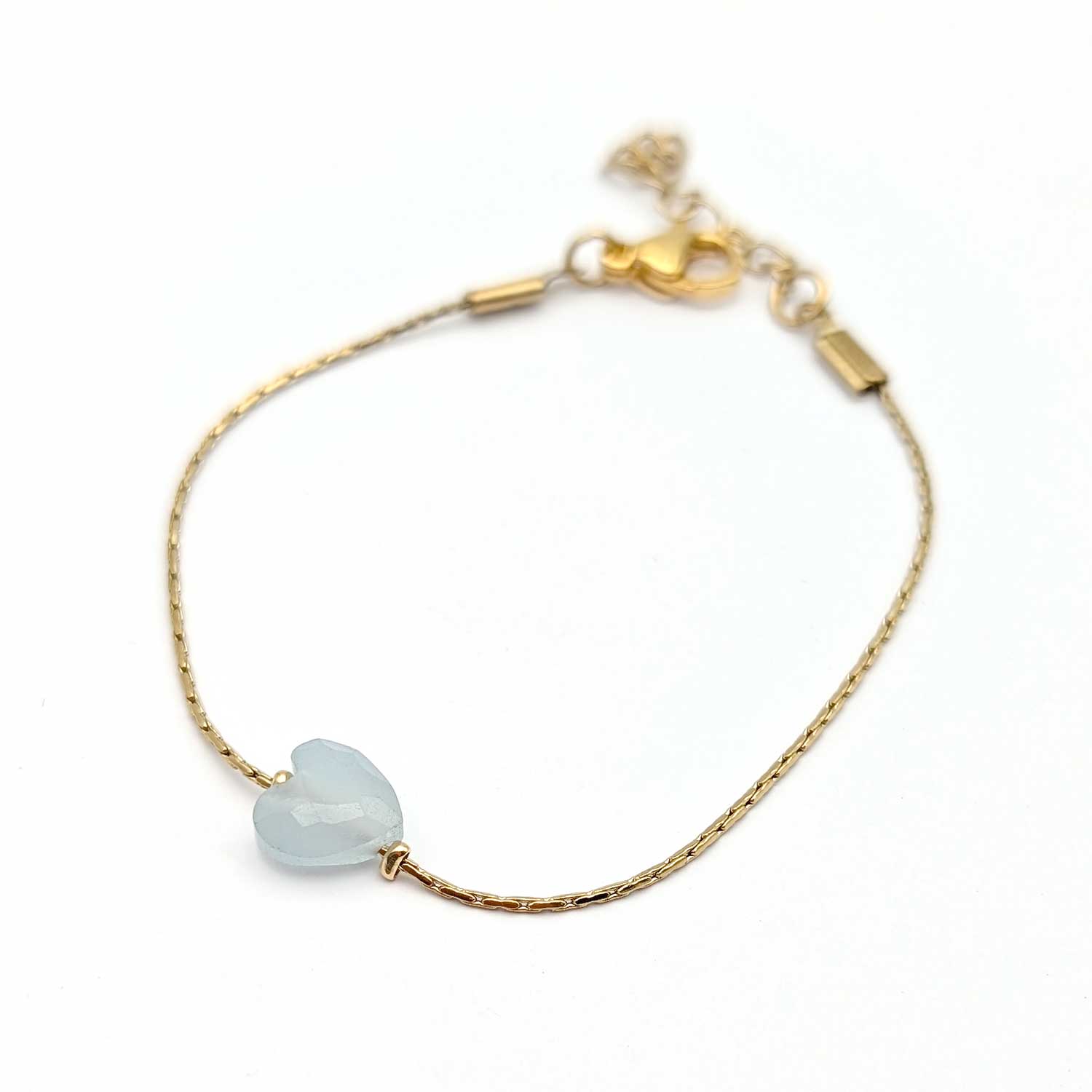 bracelet chaine fine acier inoxydable doré avec coeur bleu en jade