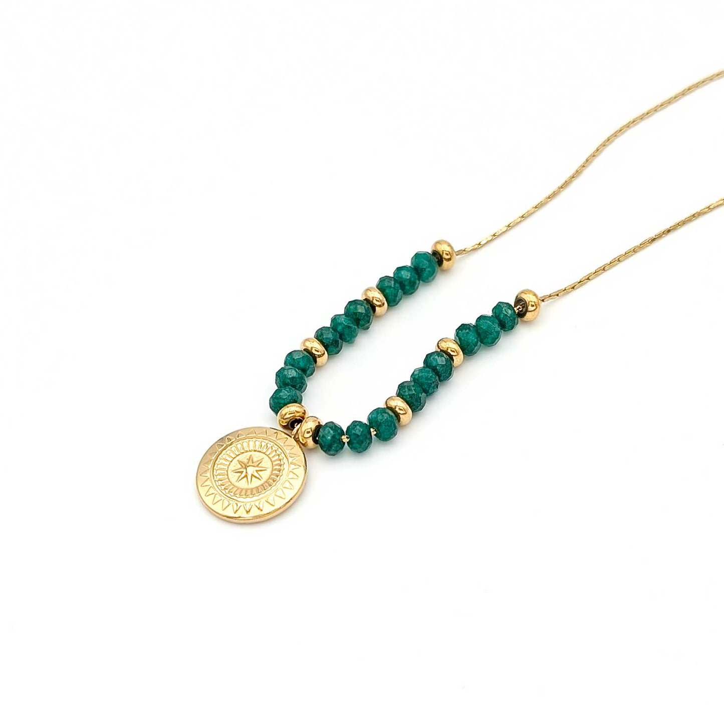 Collier Louise Vert - Médaillon Solaire Doré | Perles Vertes Facettées | Illustres Bidules