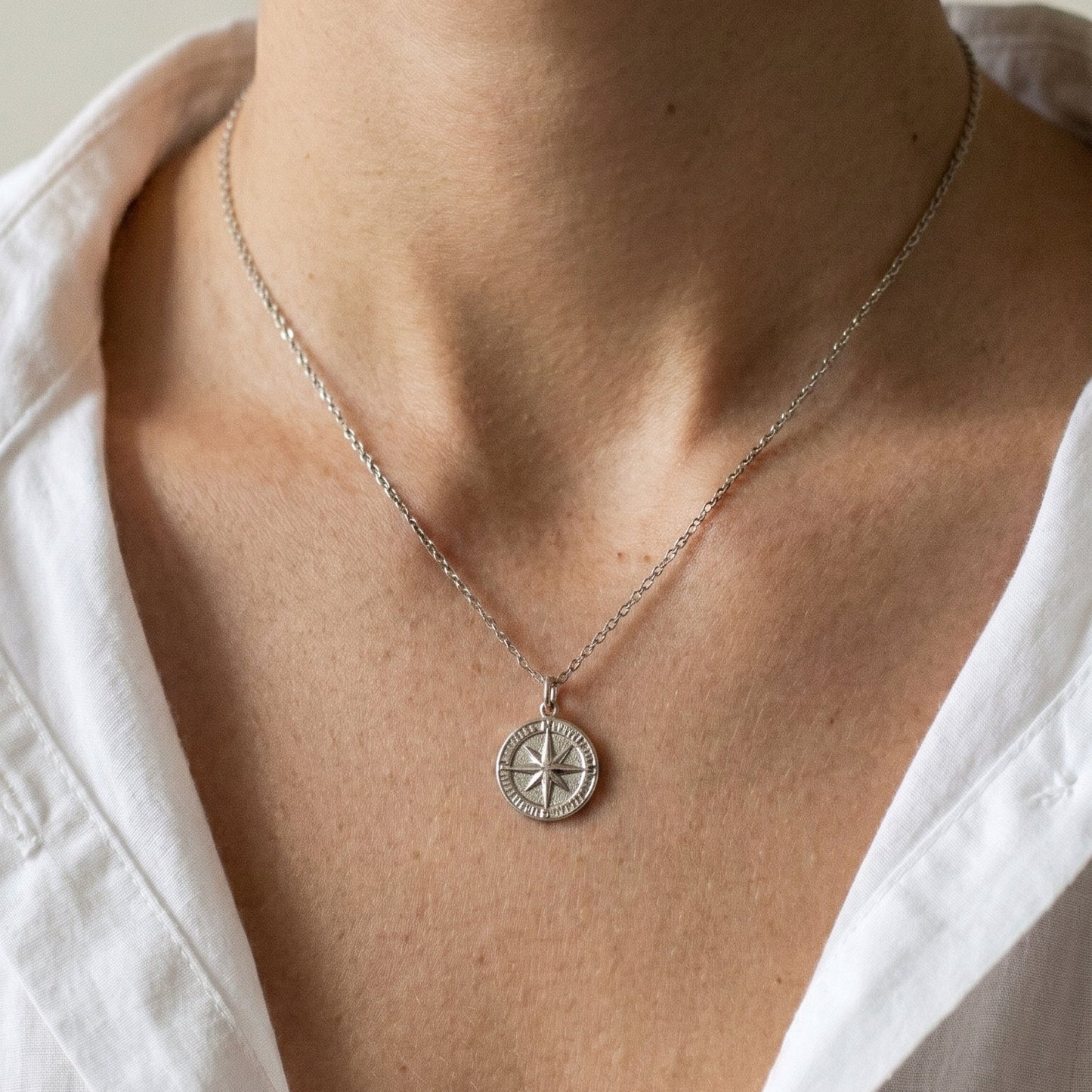 Collier Boussole Olympe Argenté — Cadeau Sœur, Amie, Nouveau Départ | Illustres Bidules