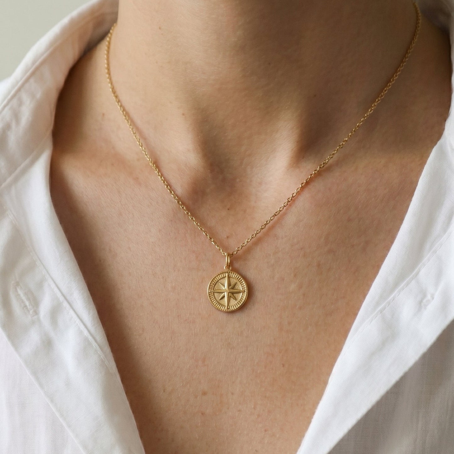 Collier Boussole Olympe Doré — Cadeau Sœur, Amie, Nouveau Départ | Illustres Bidules