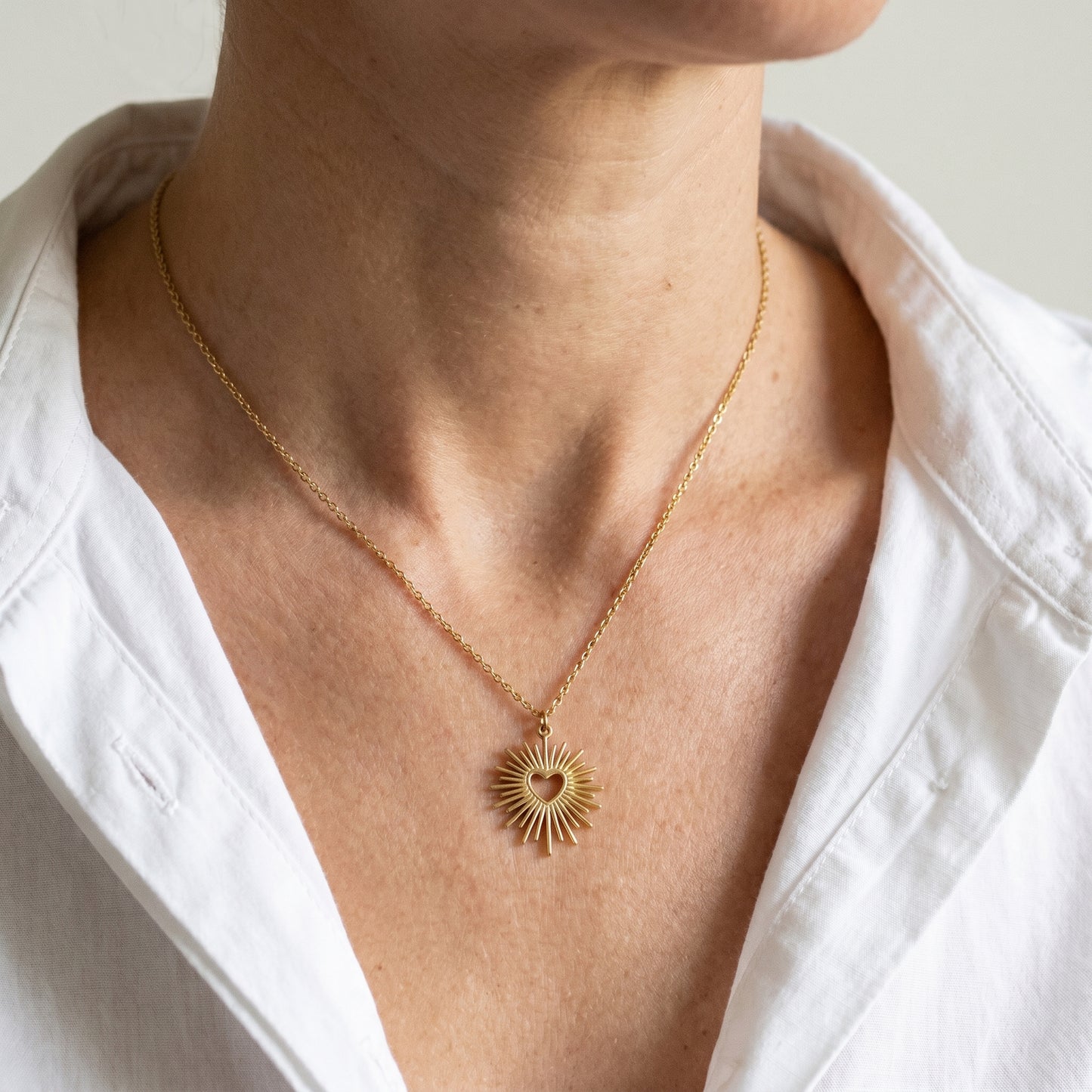 Collier Gloria - acier inoxydable doré avec coeur sacré - exvoto