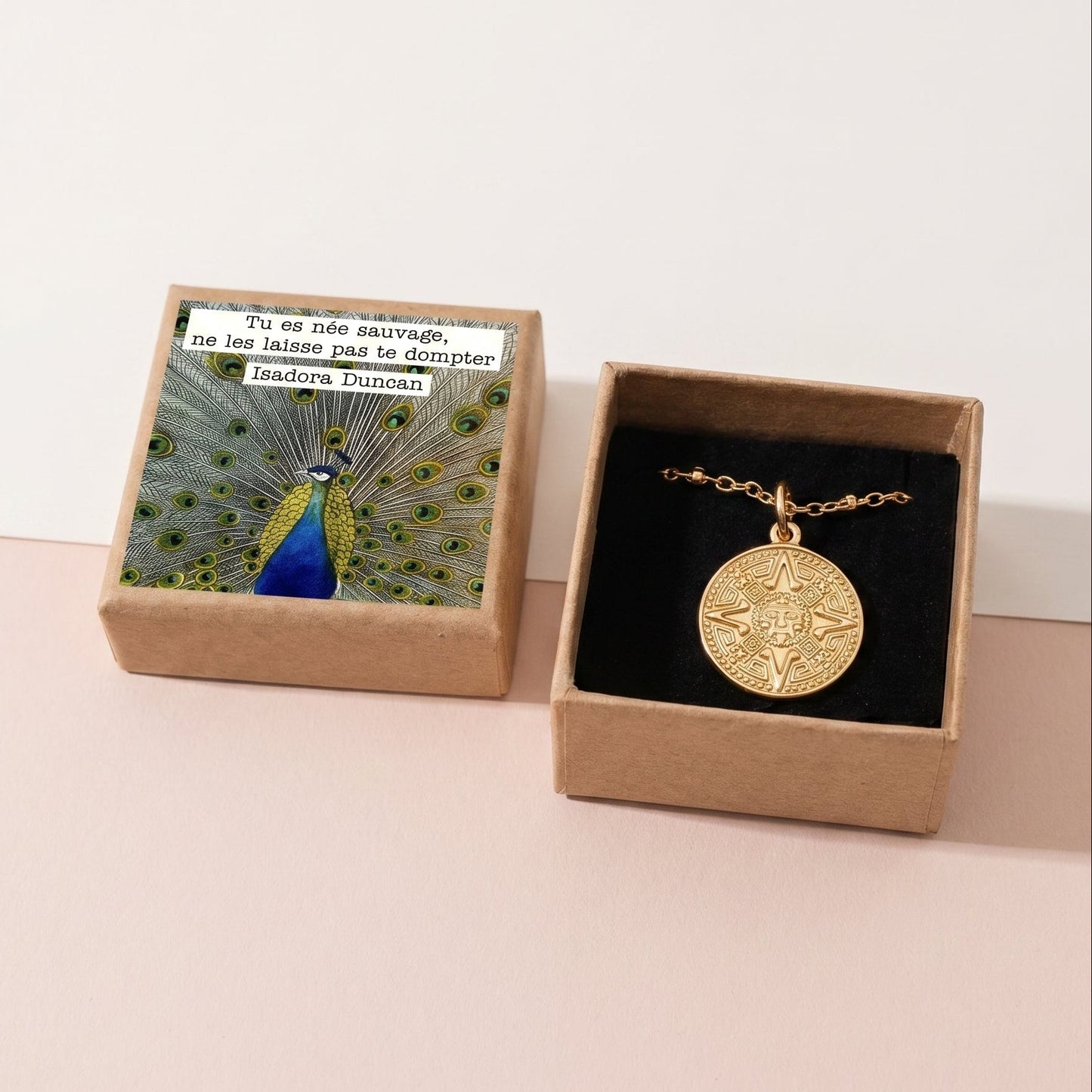Collier Calendrier Aztèque Doré 20 mm — Médaillon Solaire, Cadeau Symbolique | Illustres Bidules