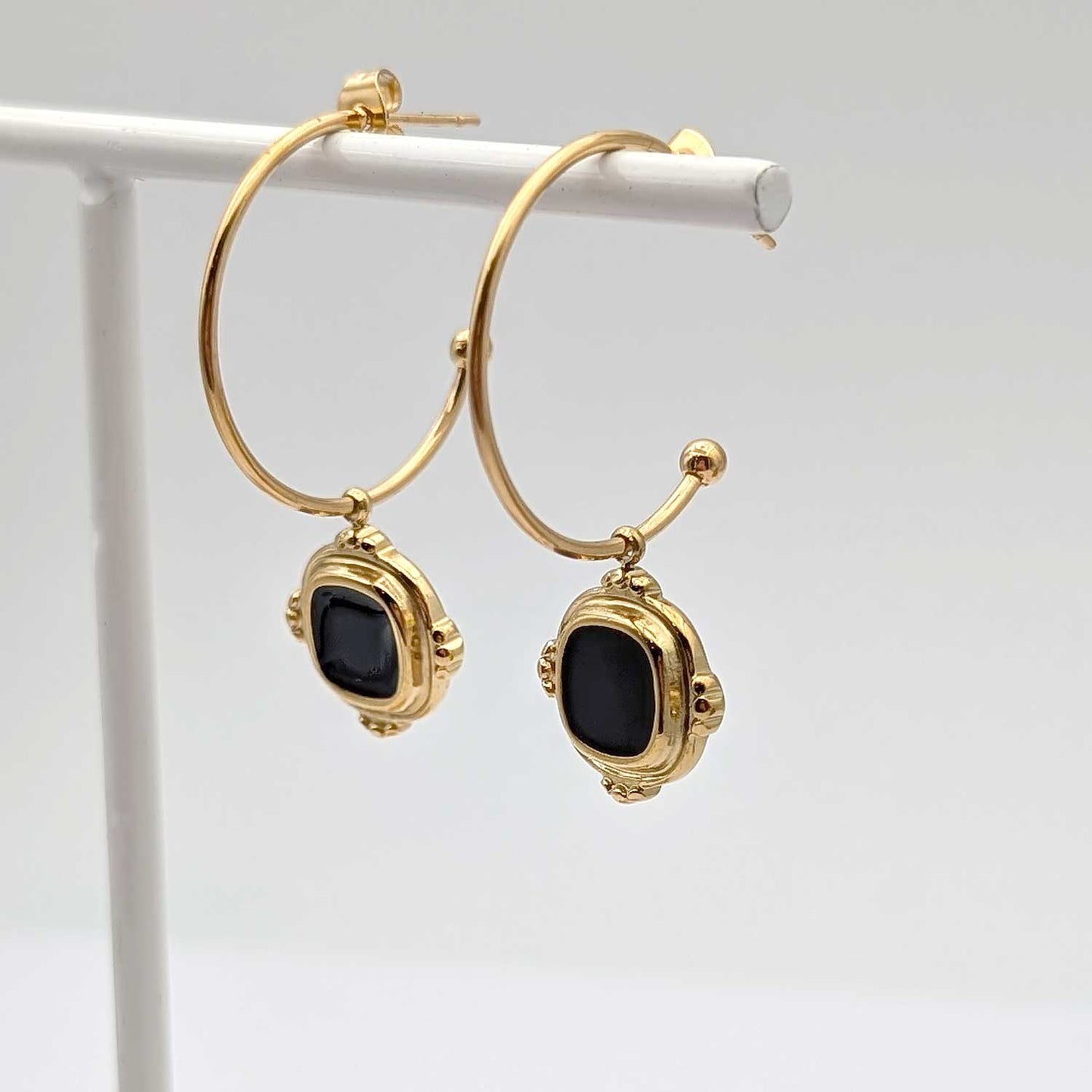 créoles styles art deco années 20 noir et doré acier inoxydable