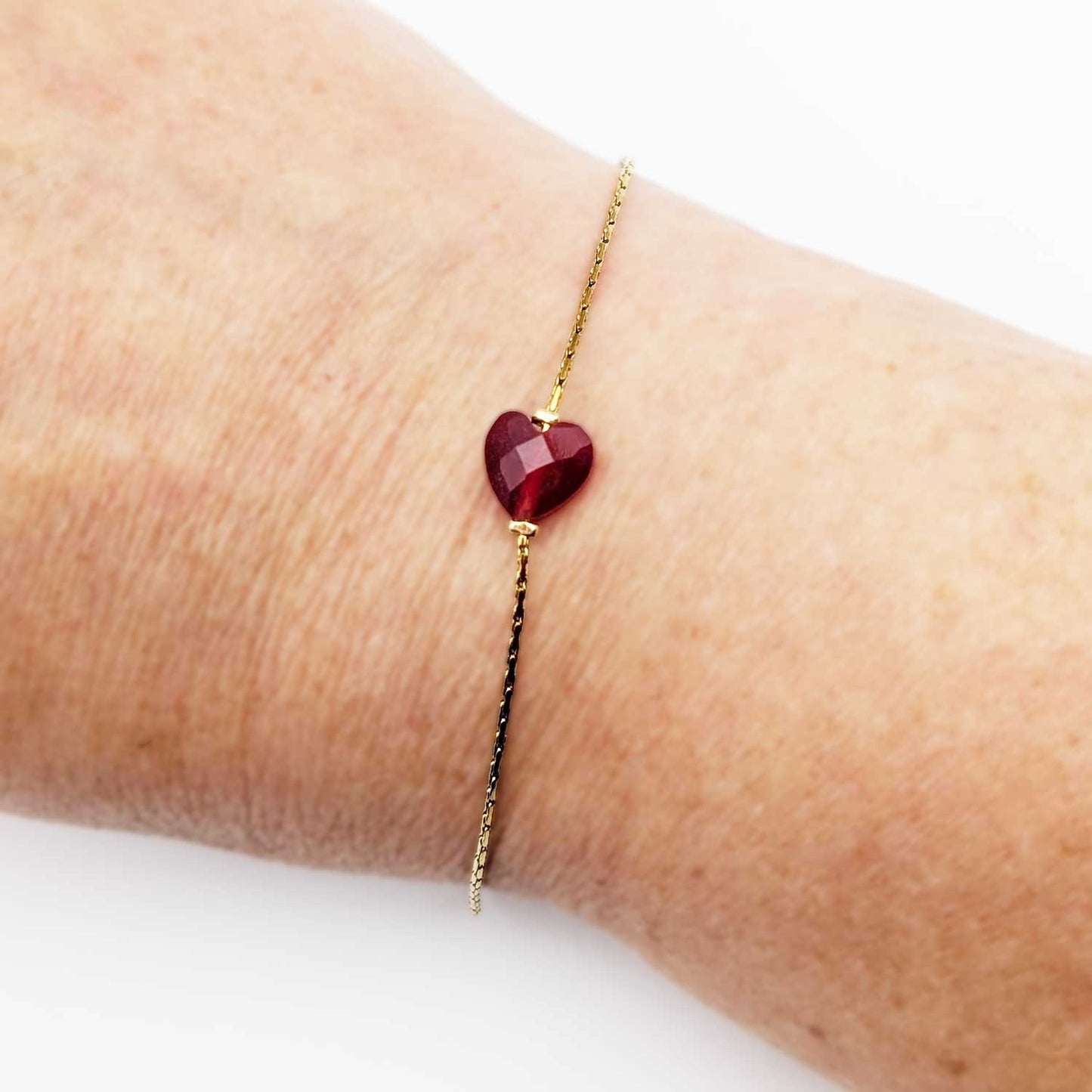 bracelet acier inoxydable chaine fine coeur rouge