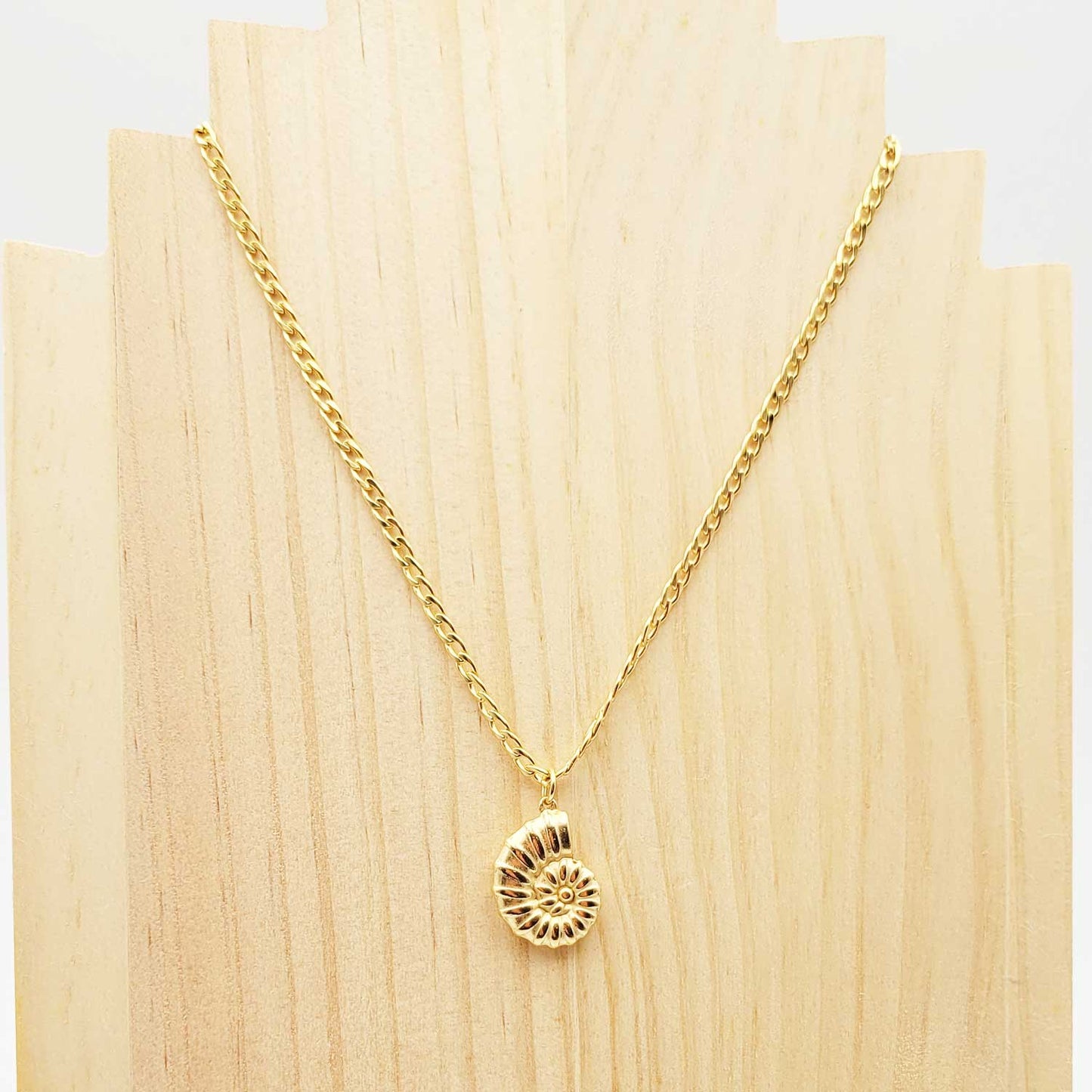 Collier Ester - coquillage acier inoxydable doré