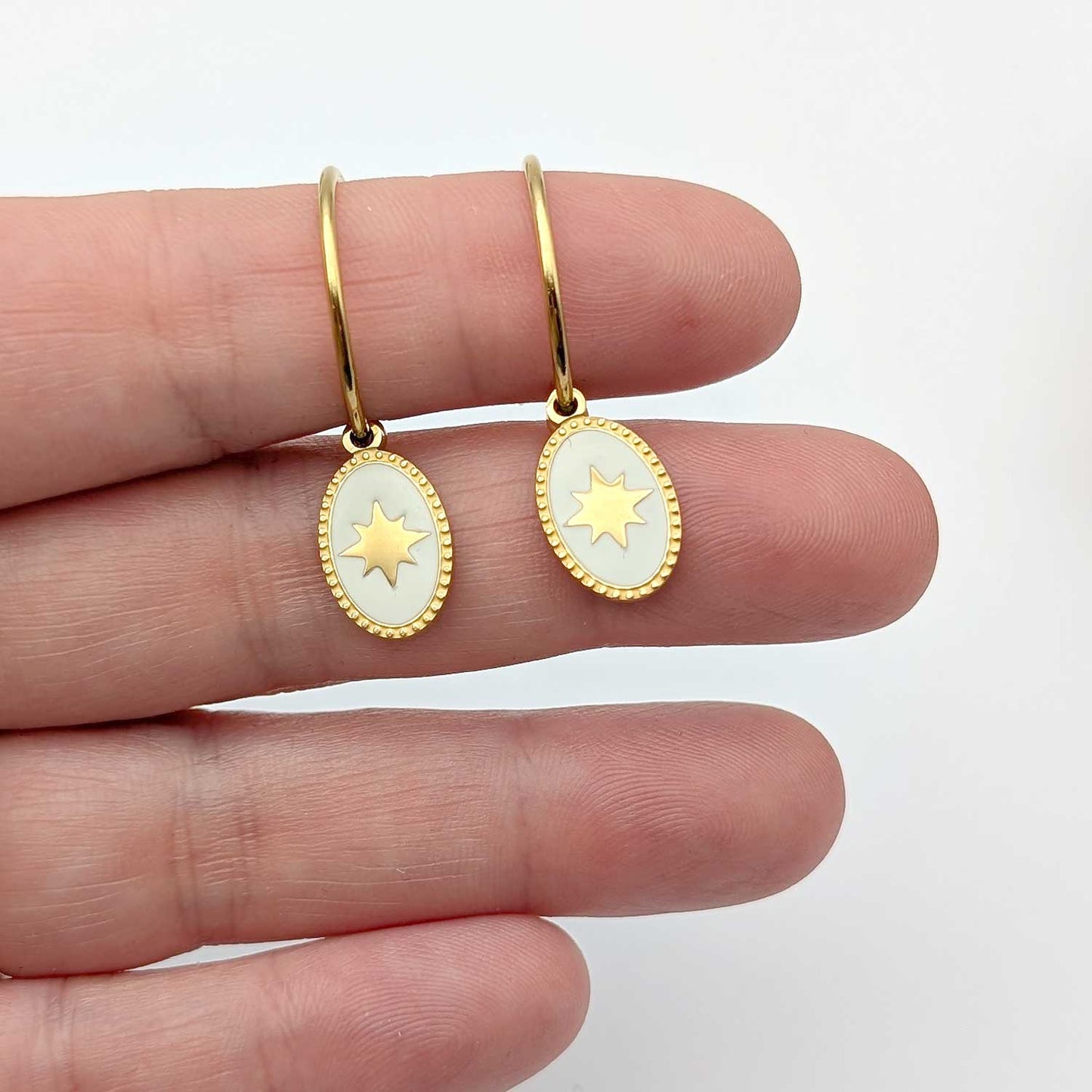 Créoles émail blanc étoile