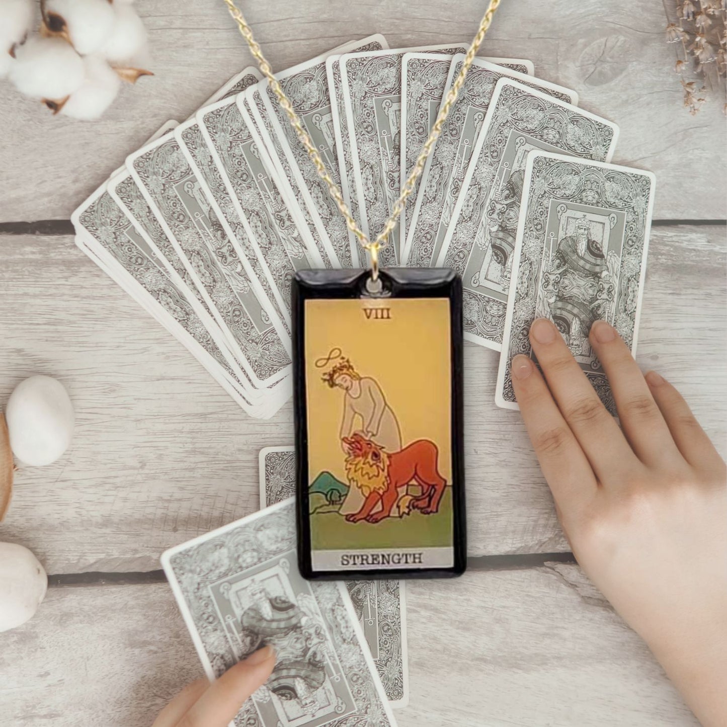 Collier pendentif tarot - Strength - La Force