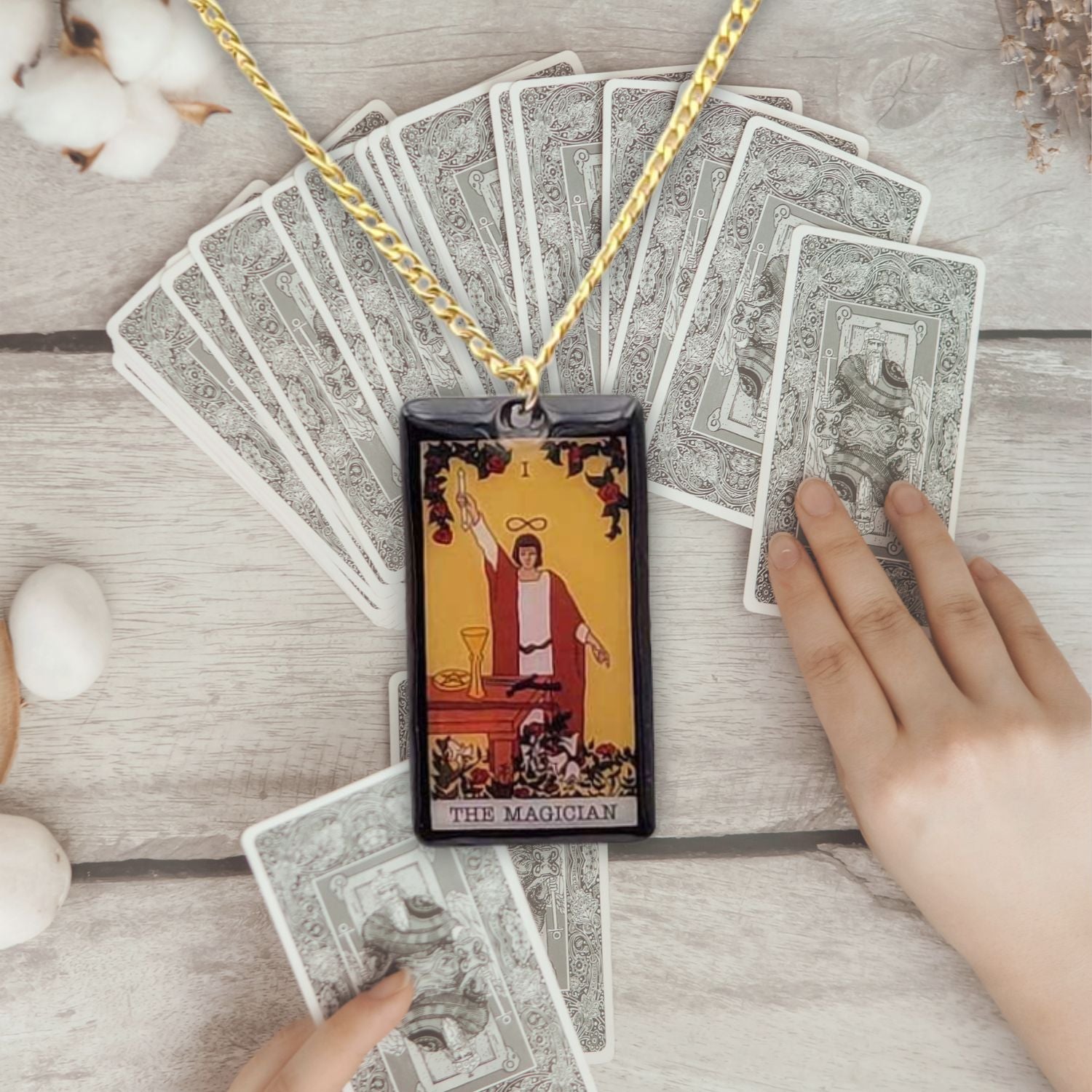 collier talisman porte bonheur le magicien femme potentiel de transformer ses idées 