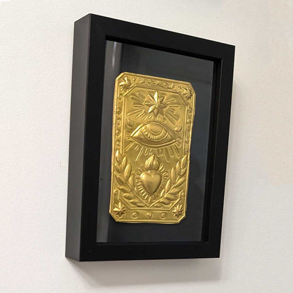 Talisman mural fait main avec œil gardien et cœur sacré dans cadre doré"