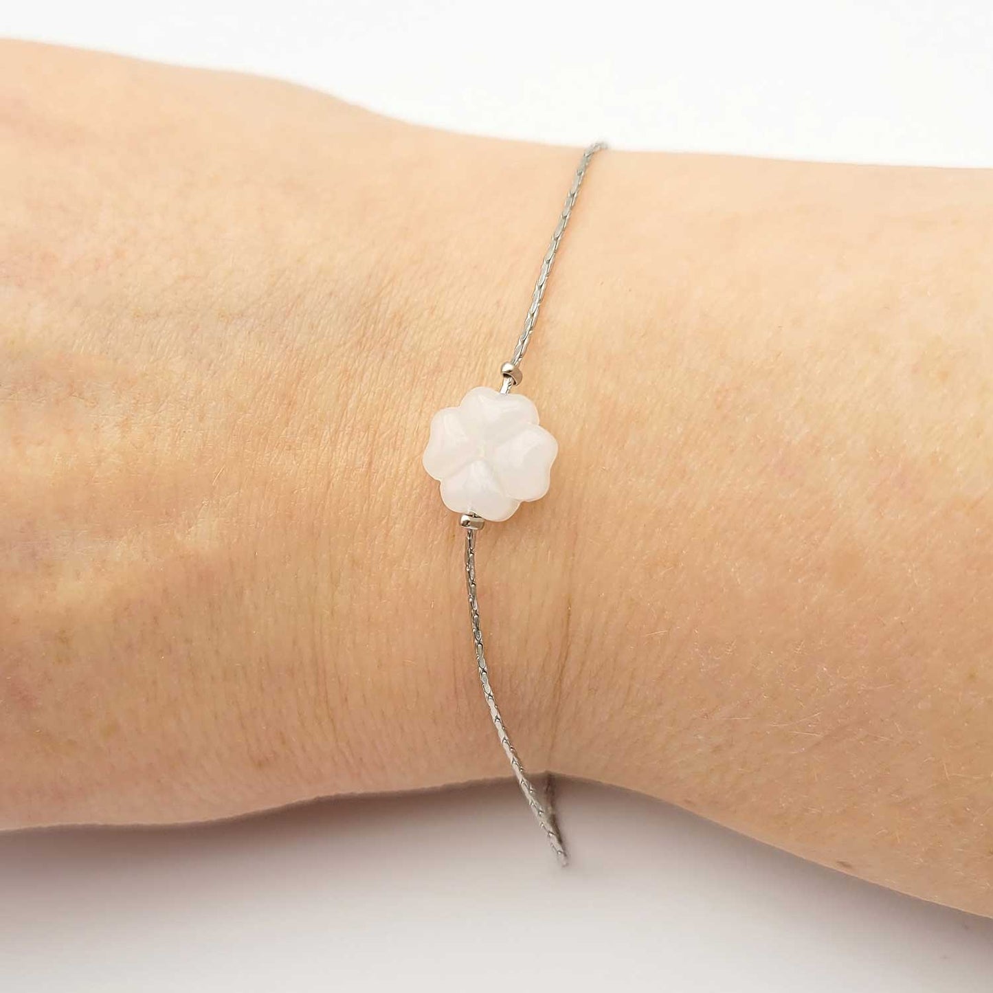 Bracelet Isadora trèfle vert  ou blanc - argenté